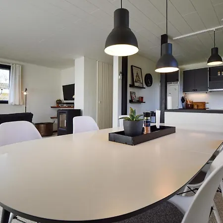 בית נופש Stunning In W/ 2 Bedrooms
